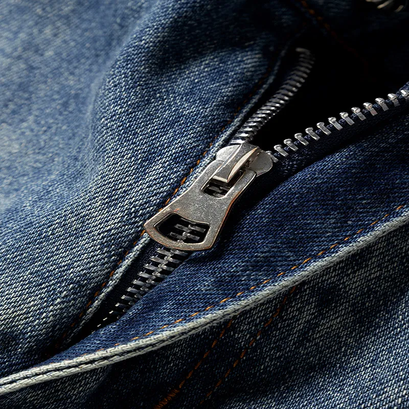 P290 💰 (Top version) chrome hearts ss25 blue, black, blue and white grained leather denim workwear logging pants. Styles with different wash textures, very friendly to people with thin legs and thick legs. The slightly flared version is very flattering to the leg shape. The moderate length is timeless and easy to match. It is the basic styling foundation for various styles. It is a must-have in the wardrobe! The fabric is stiff but also makes the upper body soft without losing texture. The washing process is even more perfect. It is a must-have item for everyone! ! !  Color: blue Size: 30-32-34-36 30 32 34 36 Waist circumference 80 85 90 95 Sitting circumference 105 110 115 120 Foot opening 46 47 48 49 External length 102 103 104 105